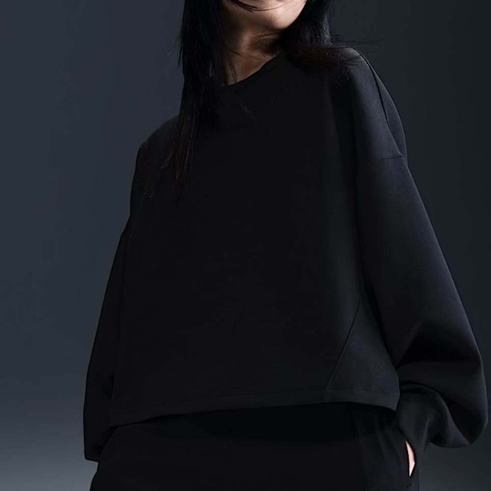 Nike Dri-FIT 24.7 Impossibly Soft Women's Black Oversized Sweatshirt - Picture 2 of 10